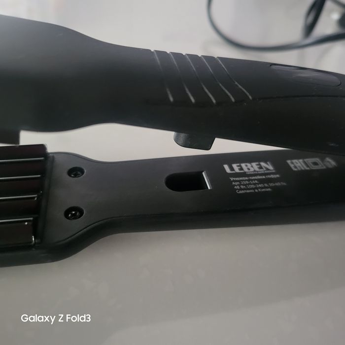 Утюжок-плойка гафре "Leben"