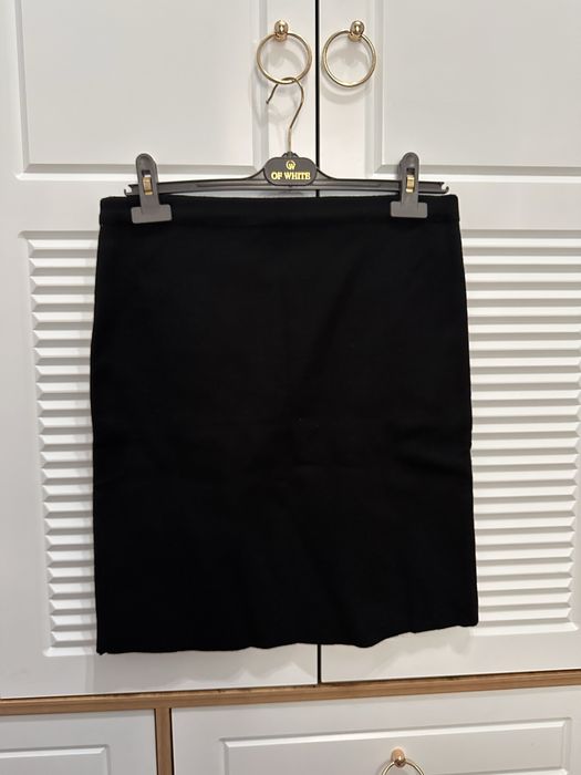 Костюм с юбкой, вязанный