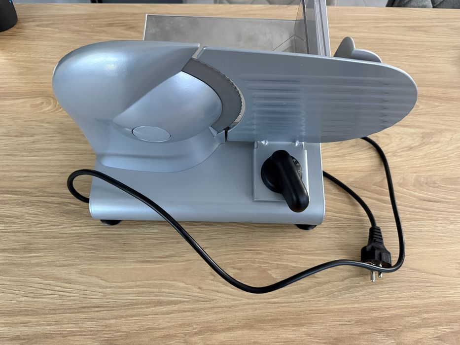 Електрически нож GORENJE R506E СИВ, 150 W