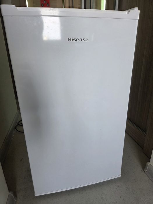 Продам холодильник Hisense
