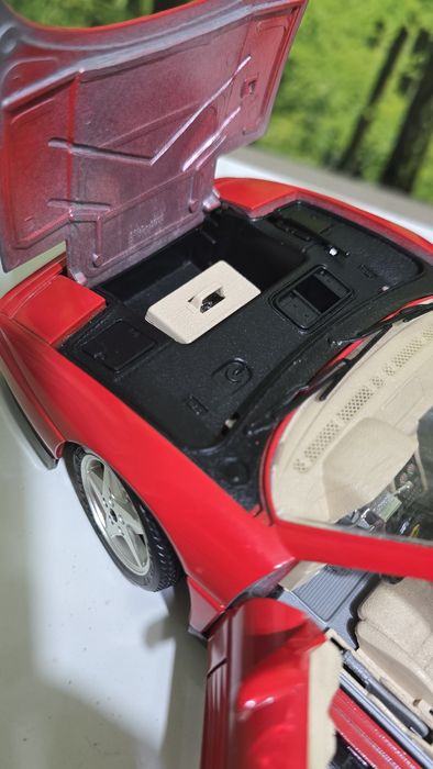 Ferrari 348 TB 1:18 Burago Italia
mici zgârieturi de praf, o m