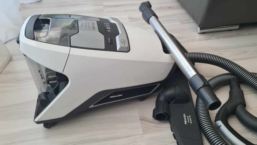 Aspirator miele in stare foarte buna.
