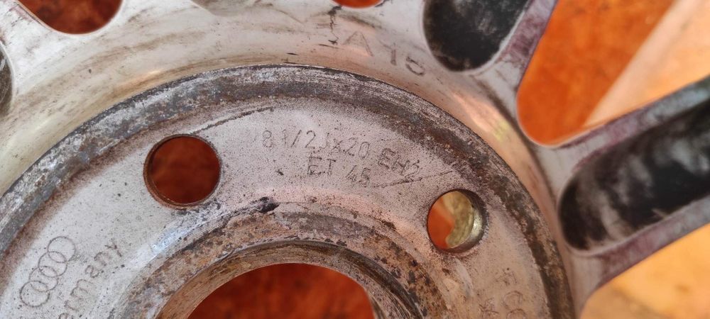 Джанта 20" Ауди 5х112 janta 20 5 112 audi

Продавам 1бр джанта от Ауди