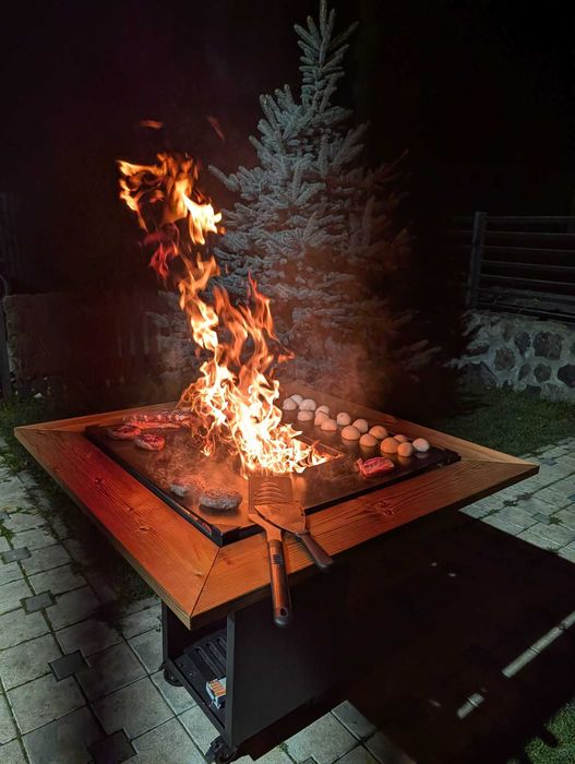 Gratar cu plita si blat de lemn
