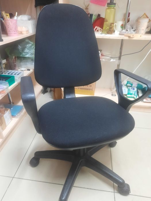 Продам кресло офисное