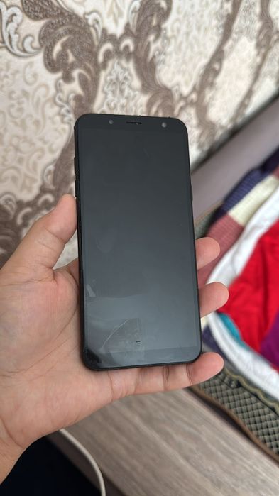 Продам телефон самсунг А6 все работает