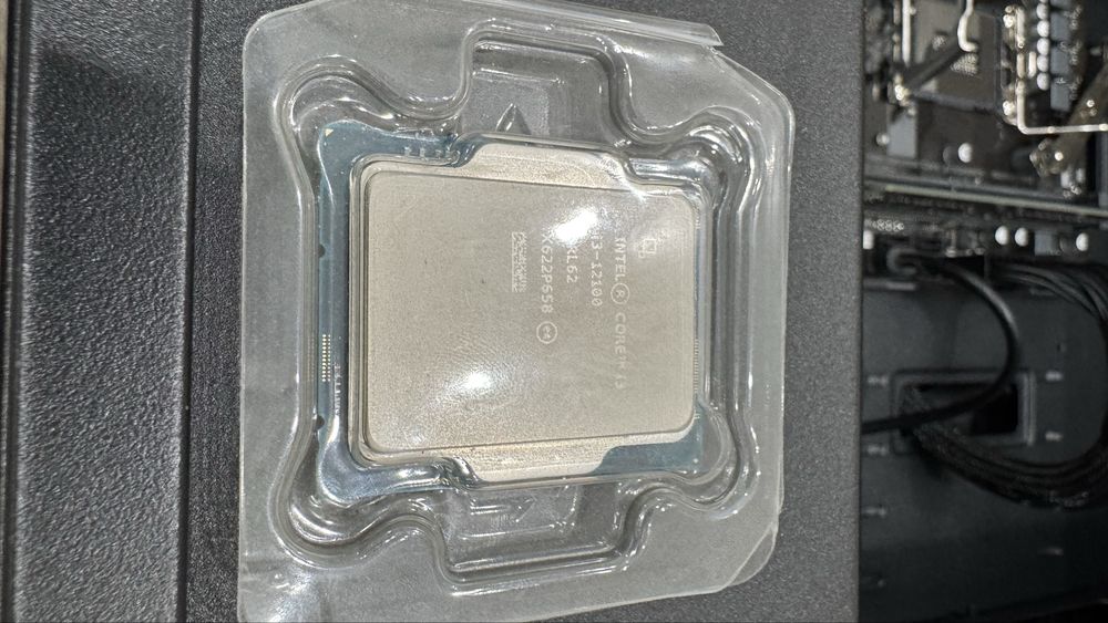 процессор i3-12100 с видеоядром