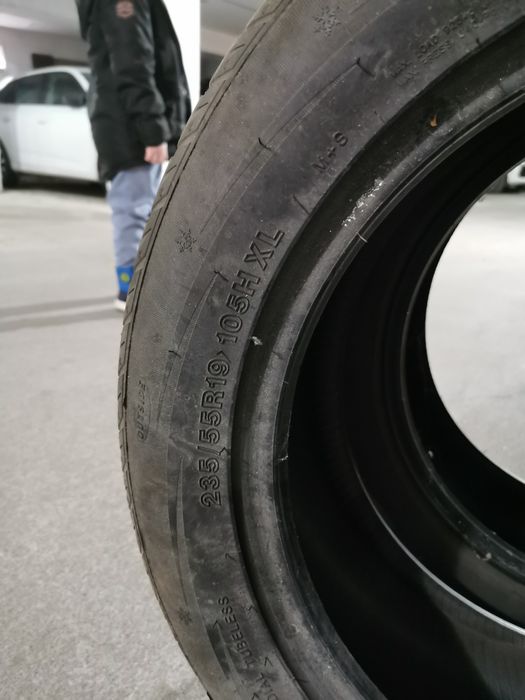 Vand 2 cauciucuri de iarnă 235 55 19 Dot 2022