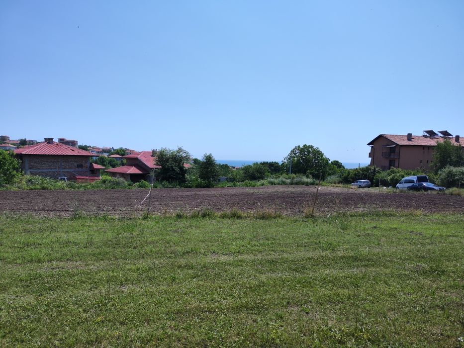 Парцел в област Варна, гр. Бяла с ток и вода