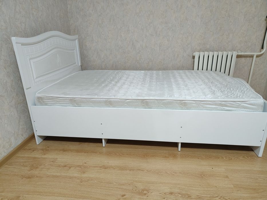 полутороспальная кровать