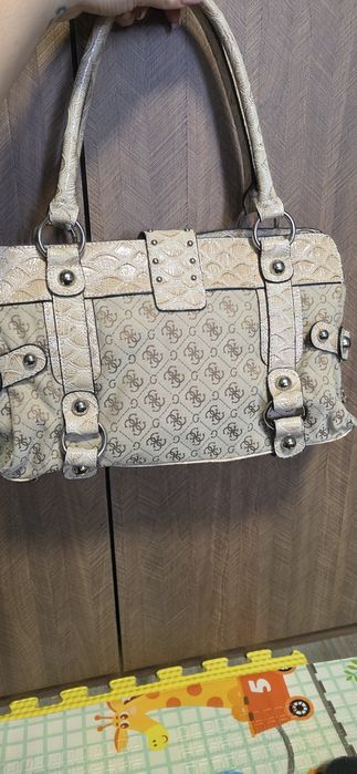 GUESS Оргинална е