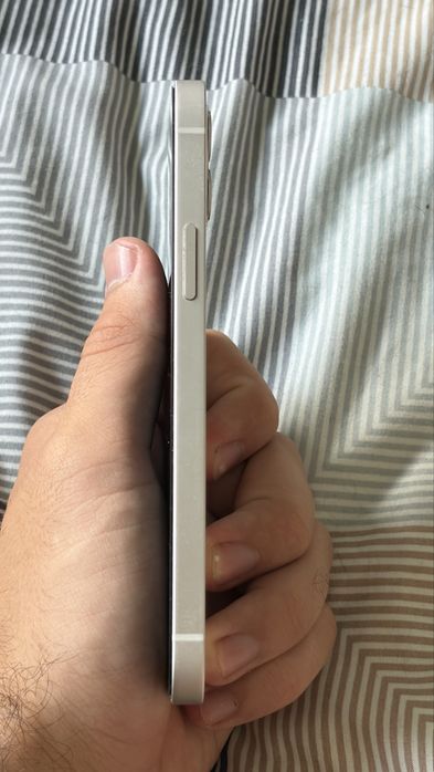 Продавам iPhone 12
