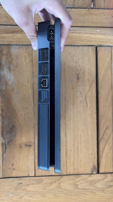 PS 4 slim 500 Gb 2 manete întreținuț