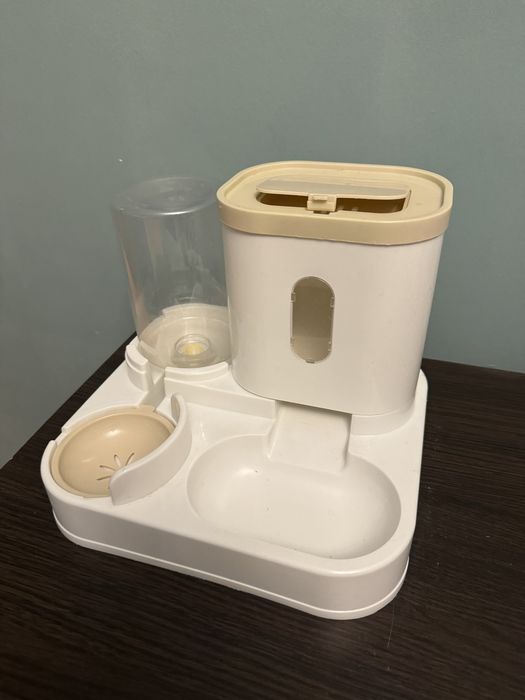 Кормушка для кошки