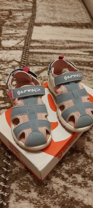 Продам сандалики Garvalin на девочку 26р