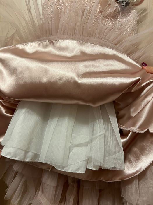 Нарядное платье на девочку