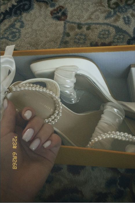 Платье вместе с туфлями