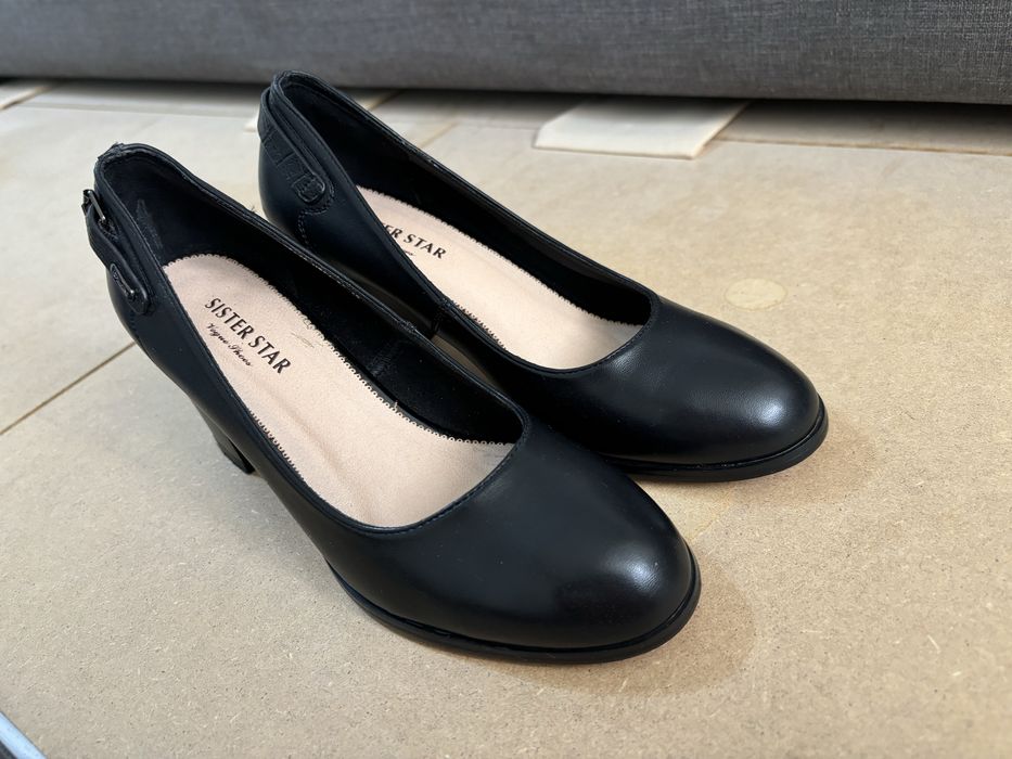 Туфли 1 рет киілген.36 размер