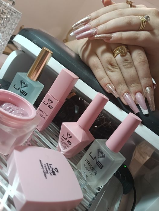 Iubitoare de unghiute