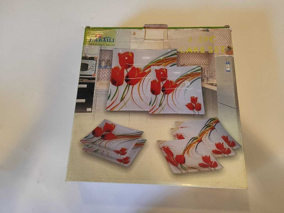 Набор тарелок "Весенние Тюльпаны" — 8 предметов