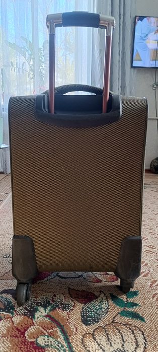 Продам чемодан  из ткани