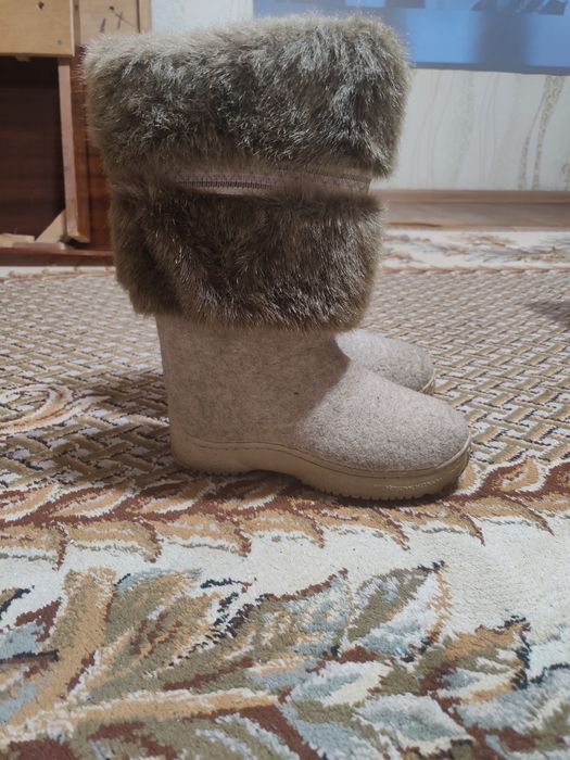 Продам женские унты