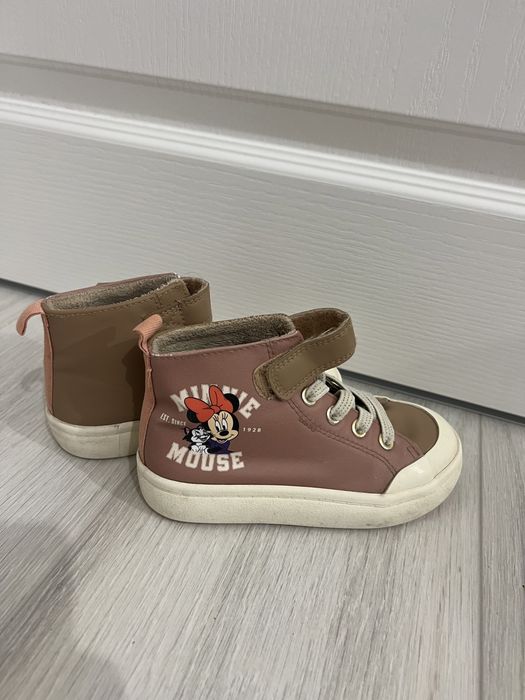 Високи кецове - боти за момиче H&M с принт мини Маус