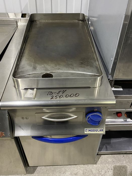 Напольная жарочная поверхность, мебель, холодильник Астана