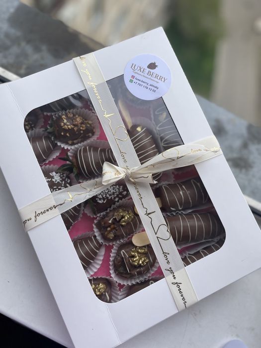 Клубника в шоколаде,банан в шоколаде