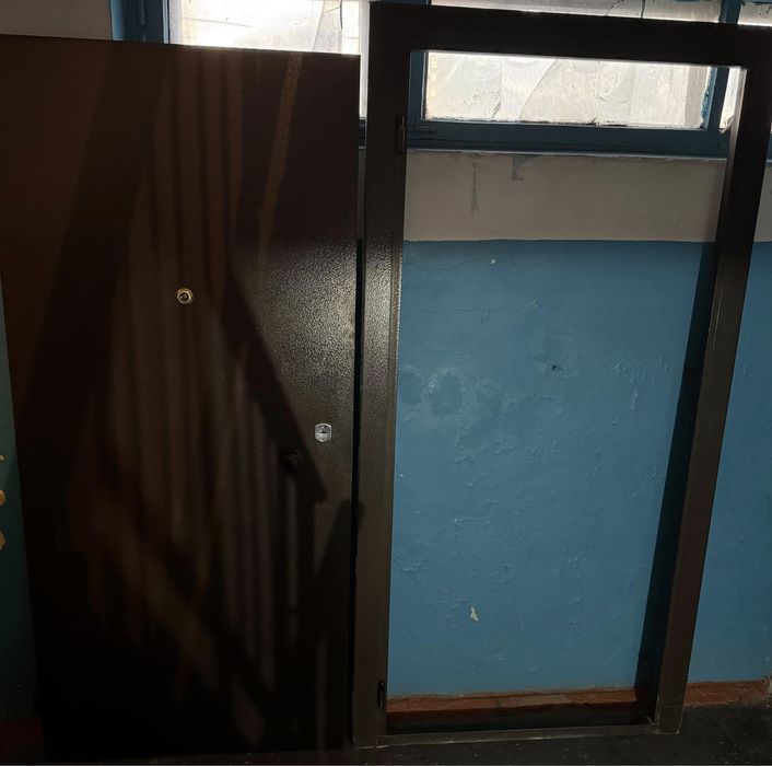 Продается метталическая дверь