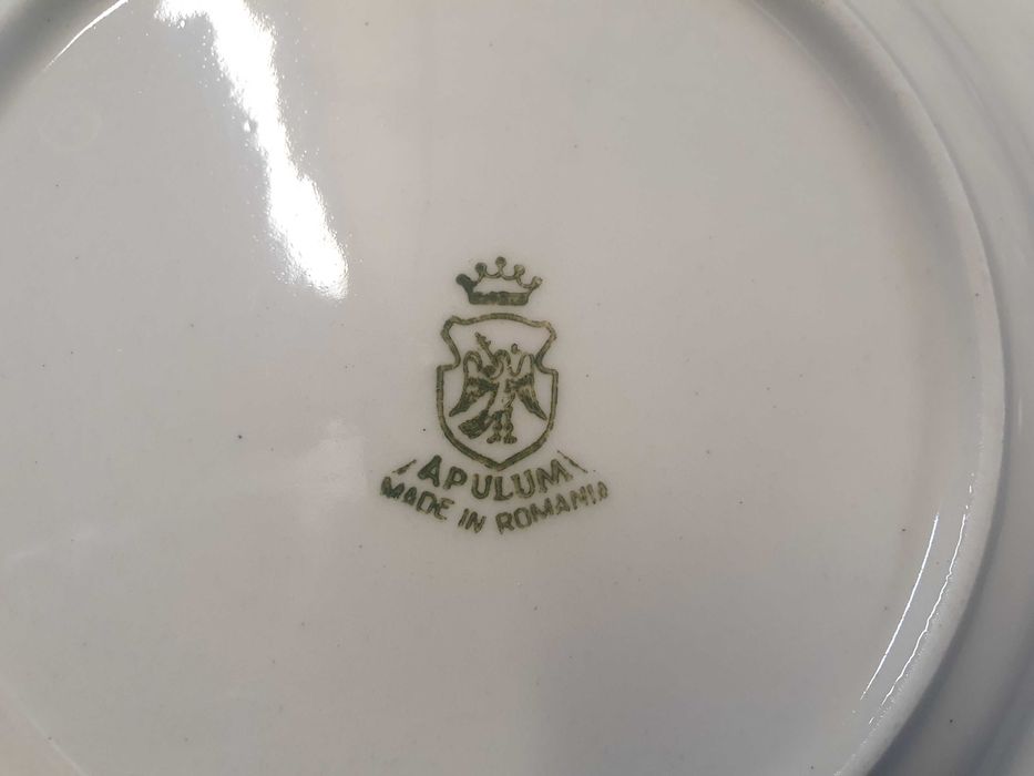 Порцеланов комплект / Сервиз за кафе с 6бр. чаши с 6бр. чинии, 6 по