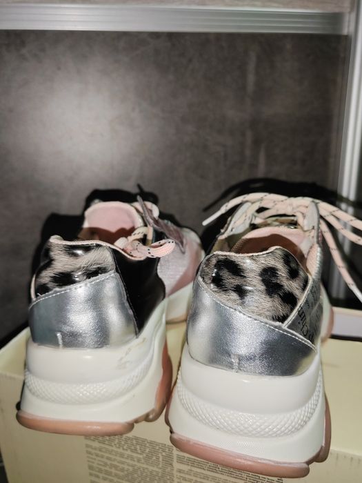 Кроссовки летние, размер 36-37