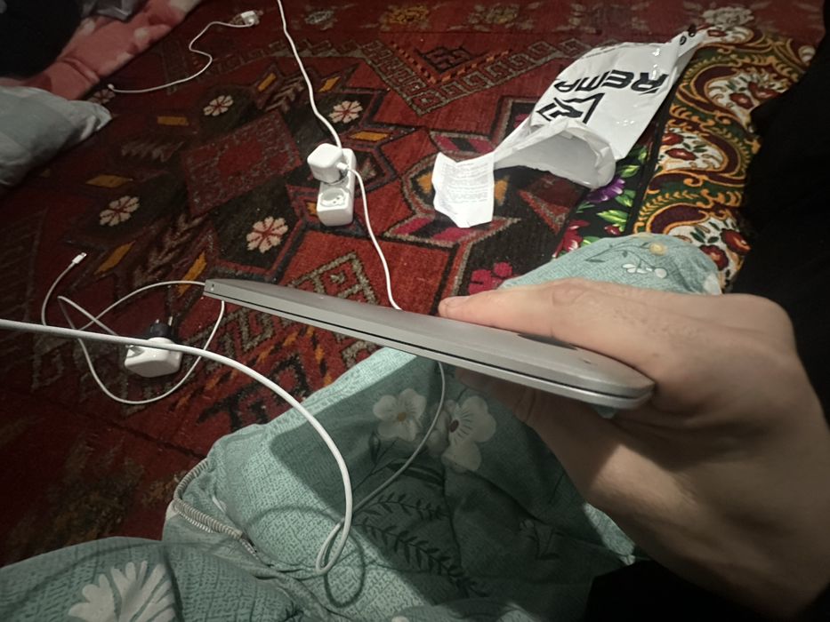 Macbook air M1 sotiladi