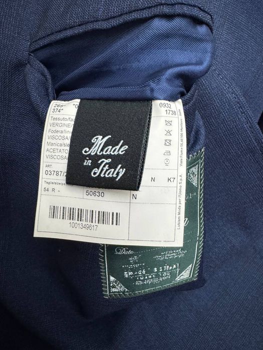 Продается классический костюм-брюк

Мужской костюм с брюком в синем