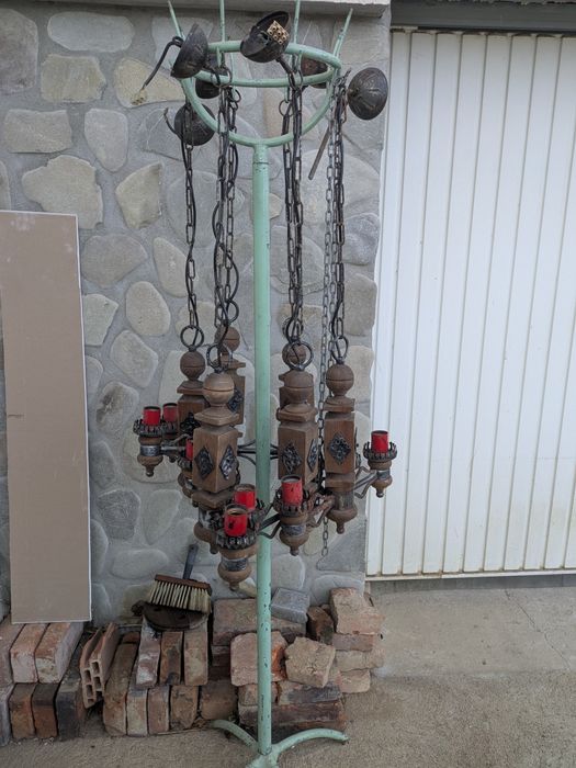 lustre foarte vechi rustice