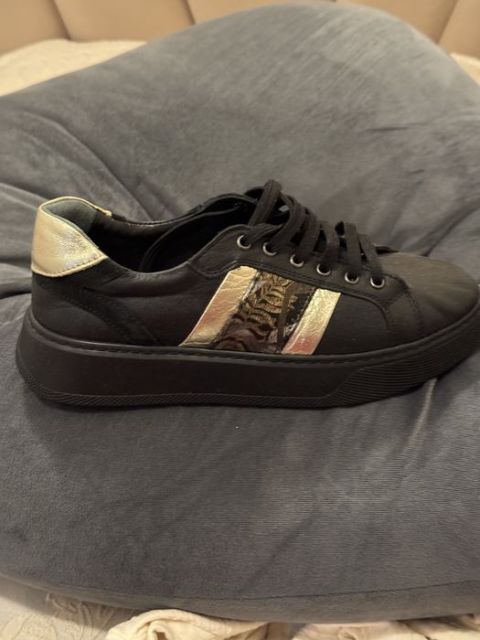 Продам кросовки 38  размер