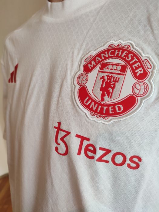 Manchester United Home 23/24 – чисто нова оригинална тениска (S и М)