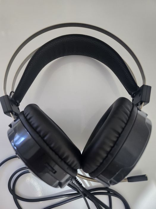 Наушники продам Moxom