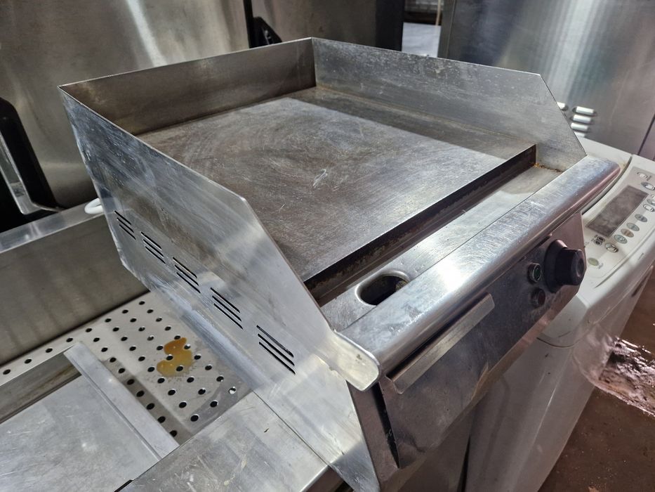 Gratar electric, gaz roca vulcanica, banc inox cu dulap