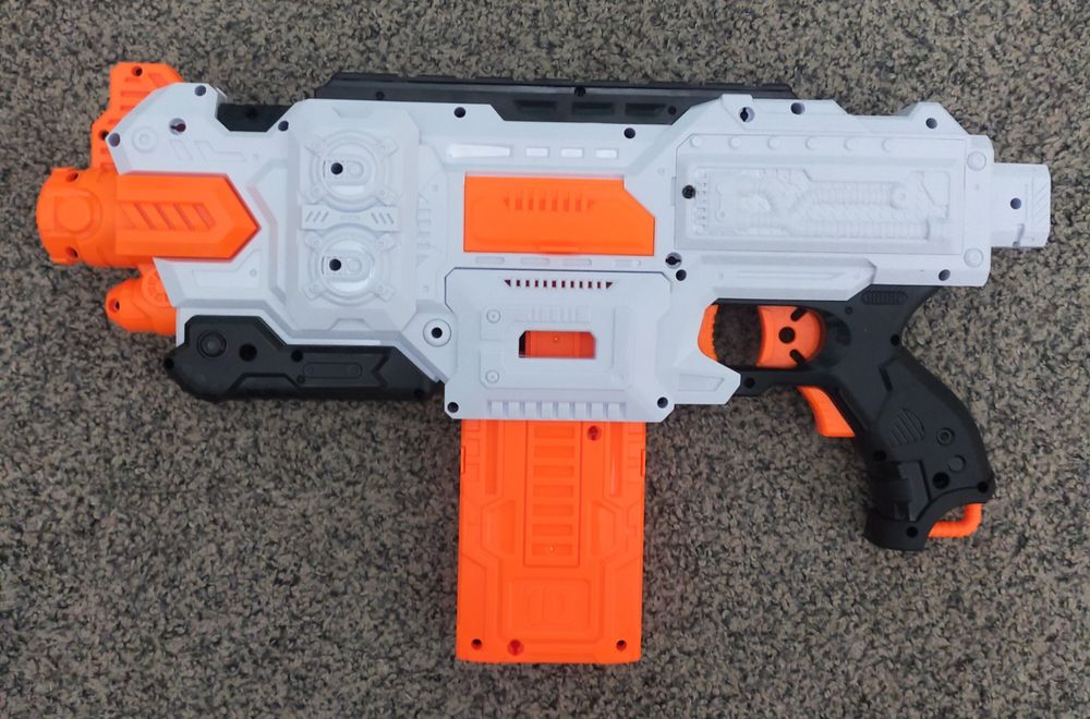 Pușcă de jucarie nouă.