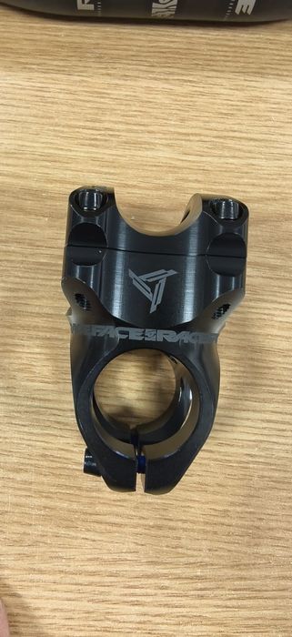 Карбоново кормило RACE FACE NEXT 20 RISER 35x760 carbon/stealth