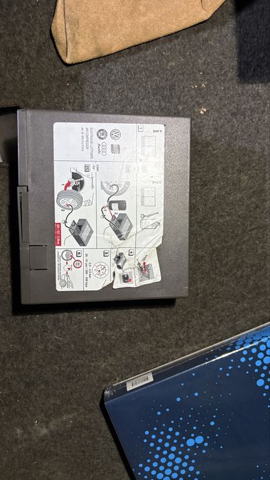 Насос для прокачки и аптечка VAG