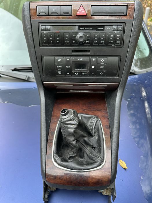 Cușcă 1din Audi A4 B5 radio concert