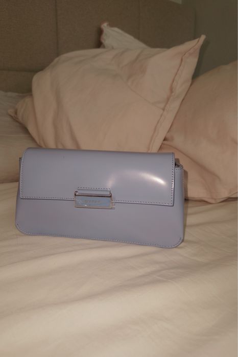 By Far Чанта Tilda Pochette Bluebell Чисто Нова, Синьо-лилава