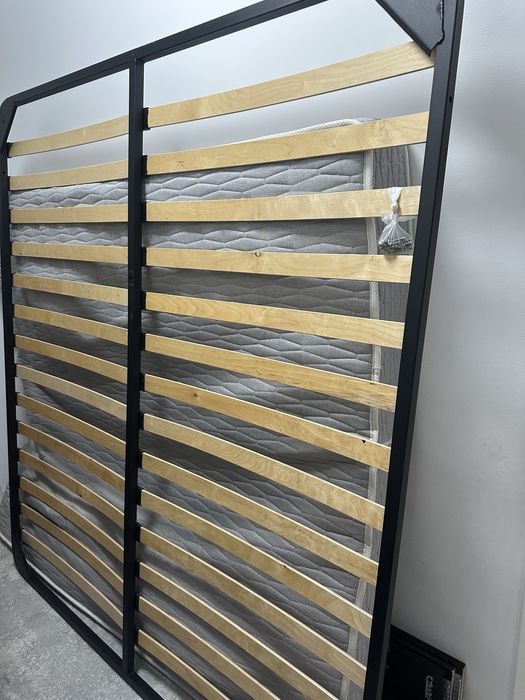 Продам кровать с матрасом 180*200