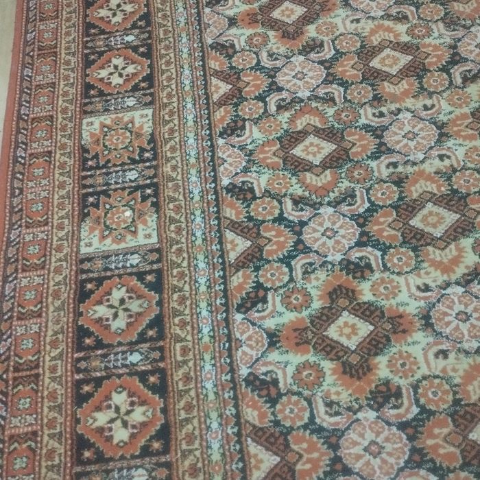 Хакикий гилам жуда кадимий Камида 60 йиллик гилам сотилади