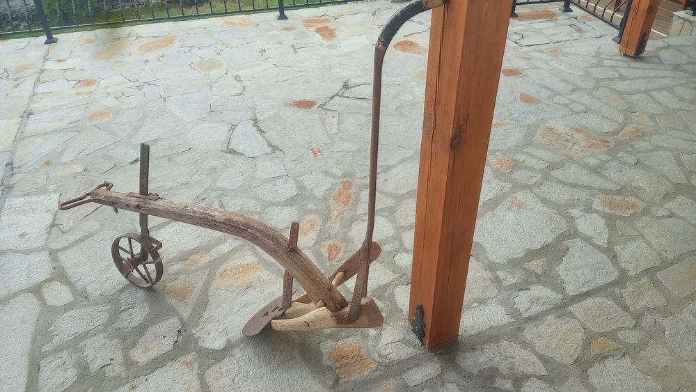 Дървено рало.Хомот,Ярем . Хлопка.