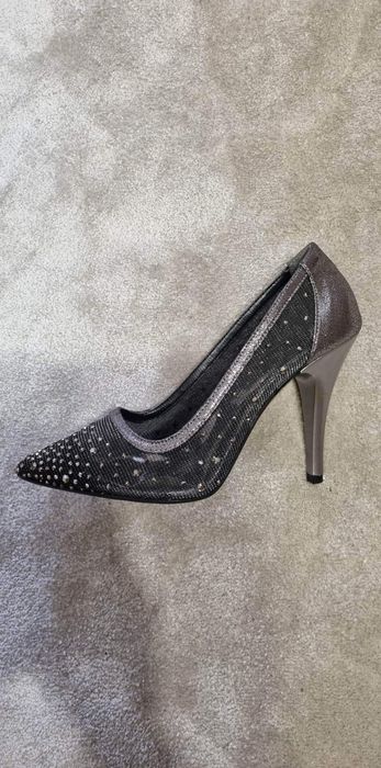 Елегантни дамски обувки с камъни