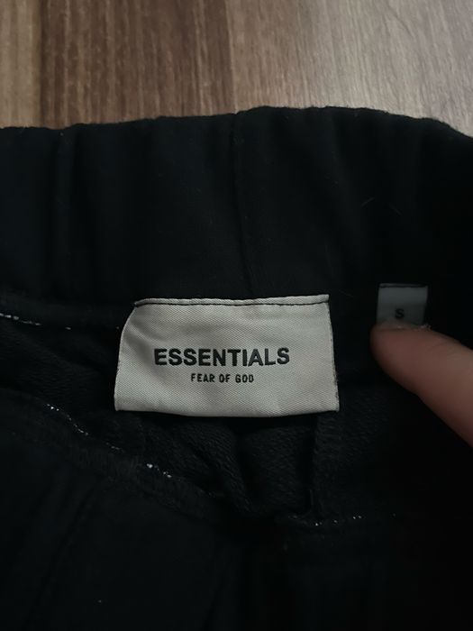 Pantaloni essential scurti barbati