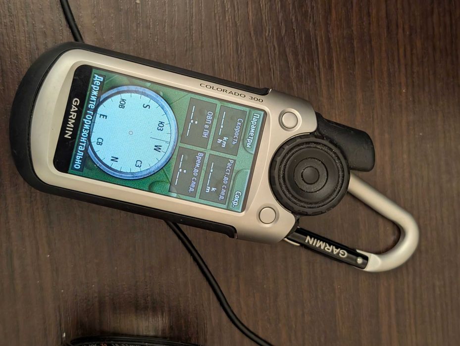 Туристический навигатор Garmin Colorado 300 + родной карабин